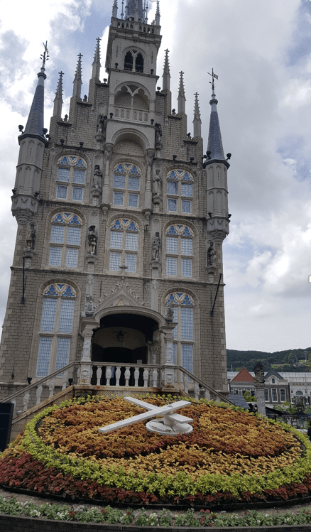HTB amsterdam city flower clock